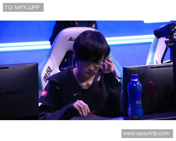 FPX战队的荣耀与挑战：从逆境中崛起的精英赛传奇之路